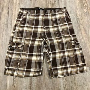 Men’s Guess Dark & Light Brown Plaid Cargo Shorts. Size 34 Non Smoking Household
